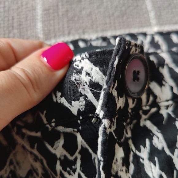 The Kooples Black and White Printed Jeggings Jeans - Picture 11 of 14